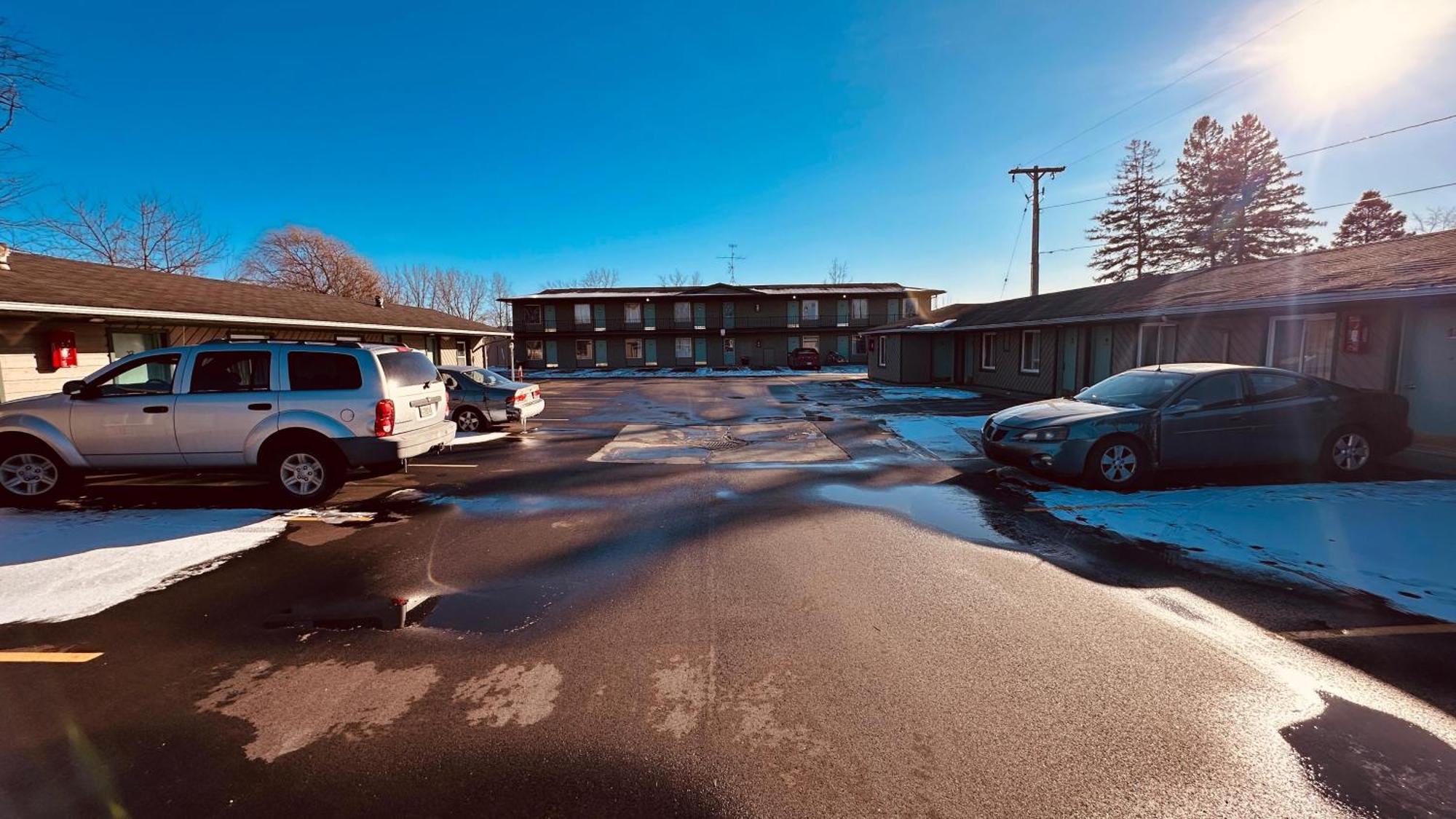 Currys Motel By Oyo Saginaw Mi Exterior foto