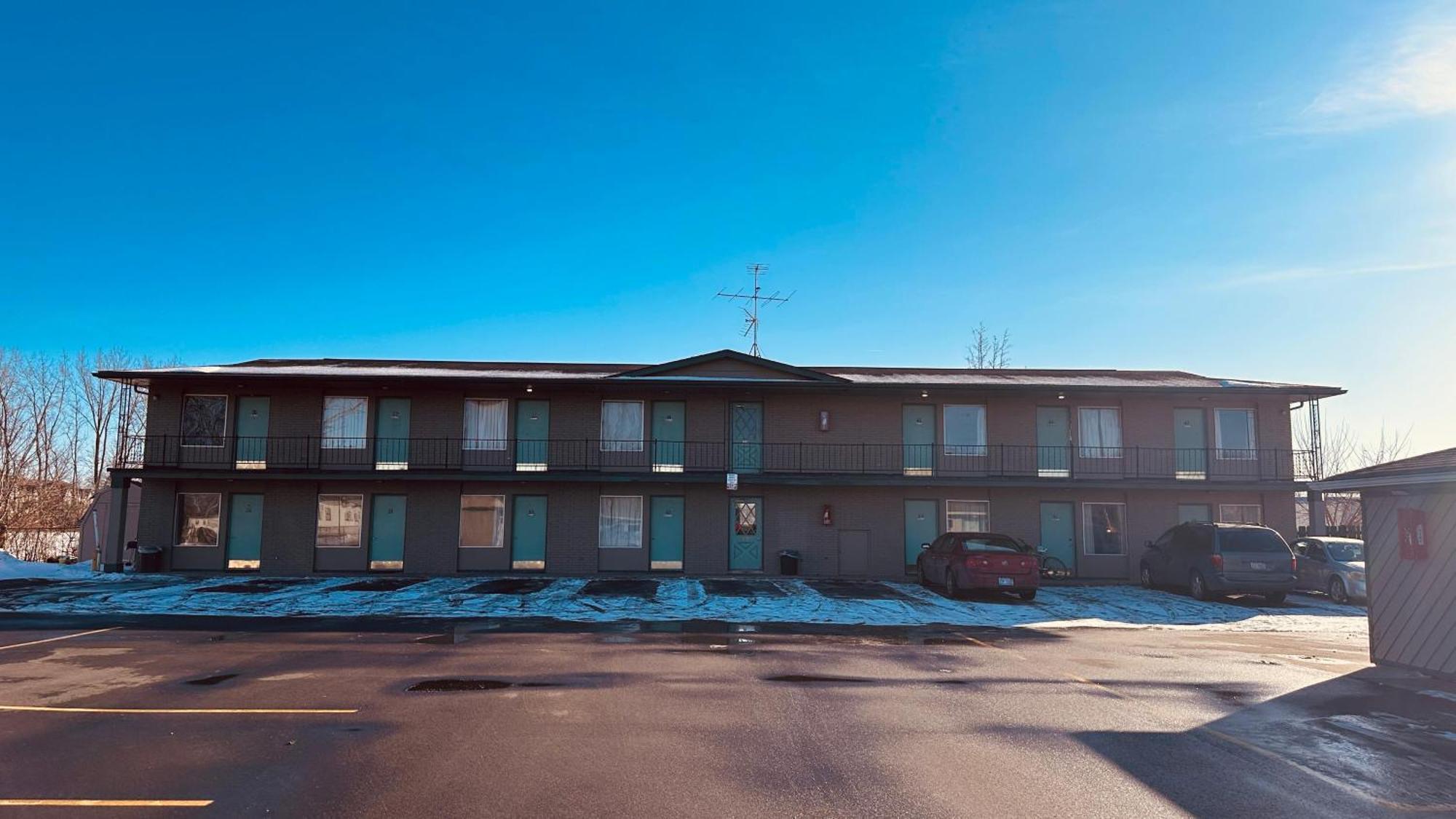 Currys Motel By Oyo Saginaw Mi Exterior foto